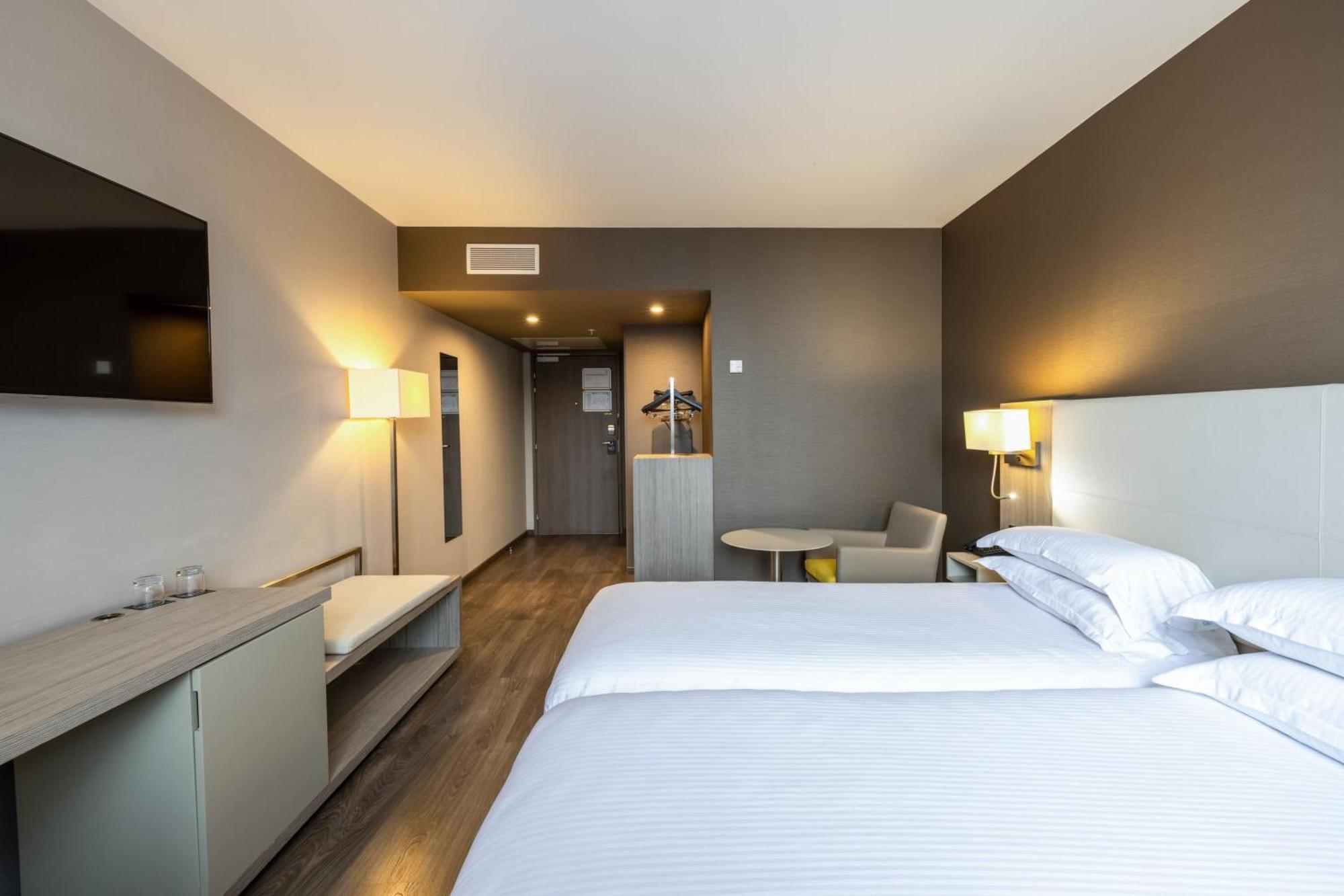 Ac Hotel By Marriott Marseille Prado Velodrome Экстерьер фото