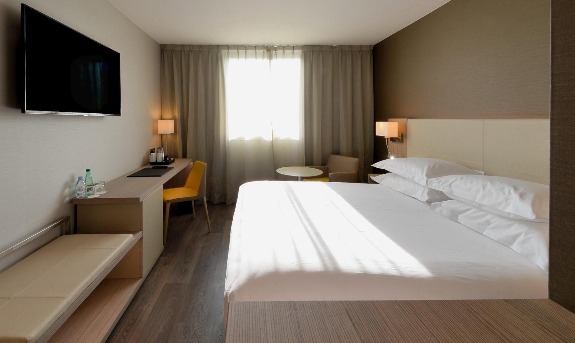 Ac Hotel By Marriott Marseille Prado Velodrome Экстерьер фото